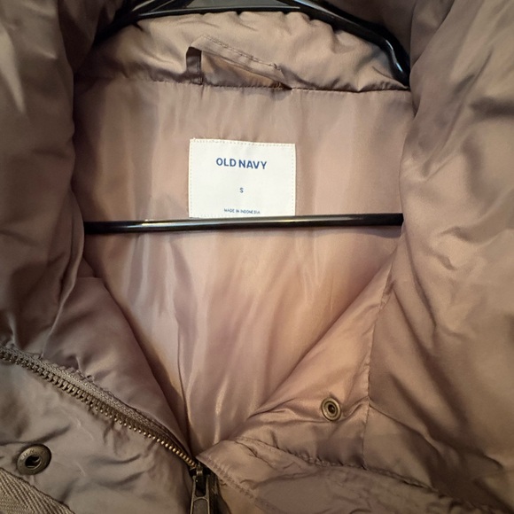 Women’s Old Navy Puffer Jacket - Picture 3 of 3
